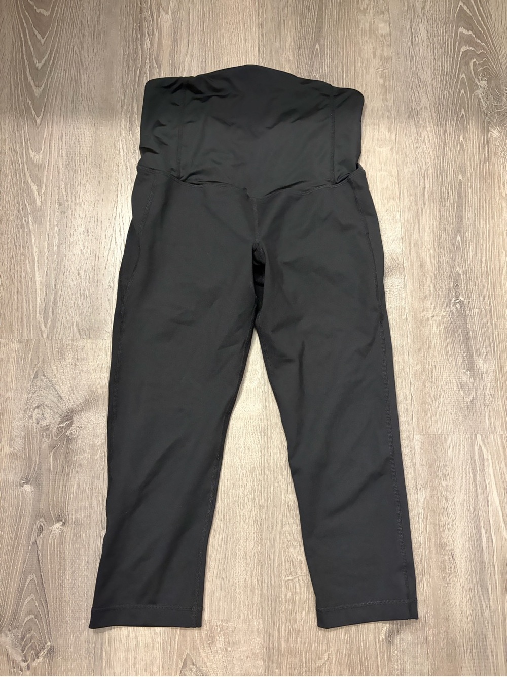 Women's Isabel Maternity Black High Maternity/Workout Capri Leggings- Size M